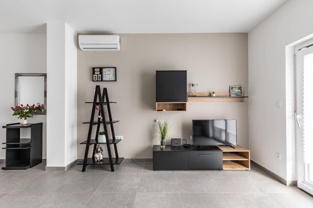 Apartments Villa Salona Sky Екстериор снимка