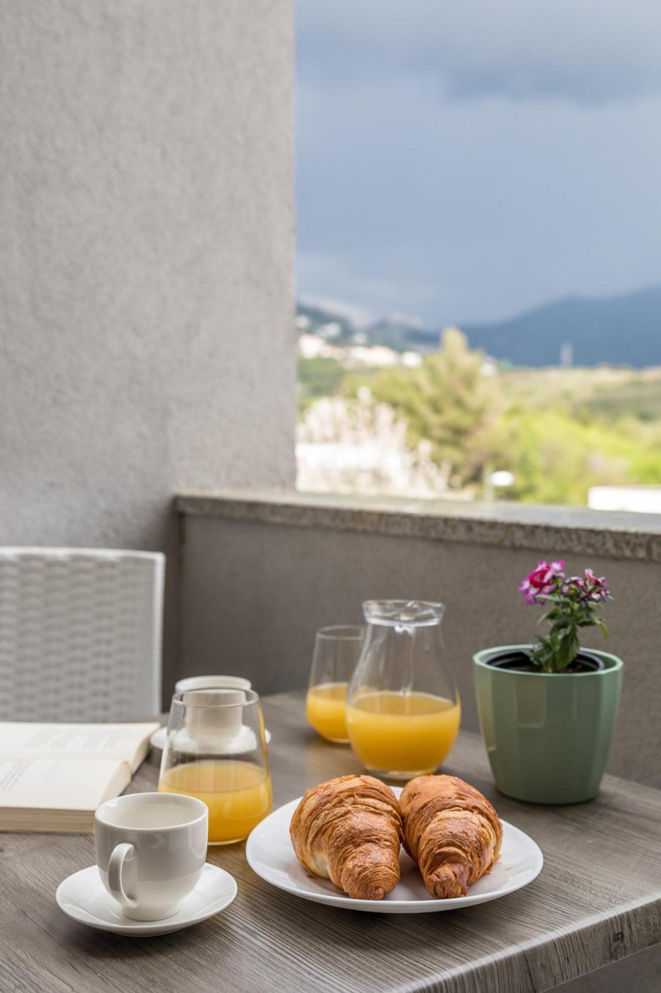 Apartments Villa Salona Sky Стая снимка
